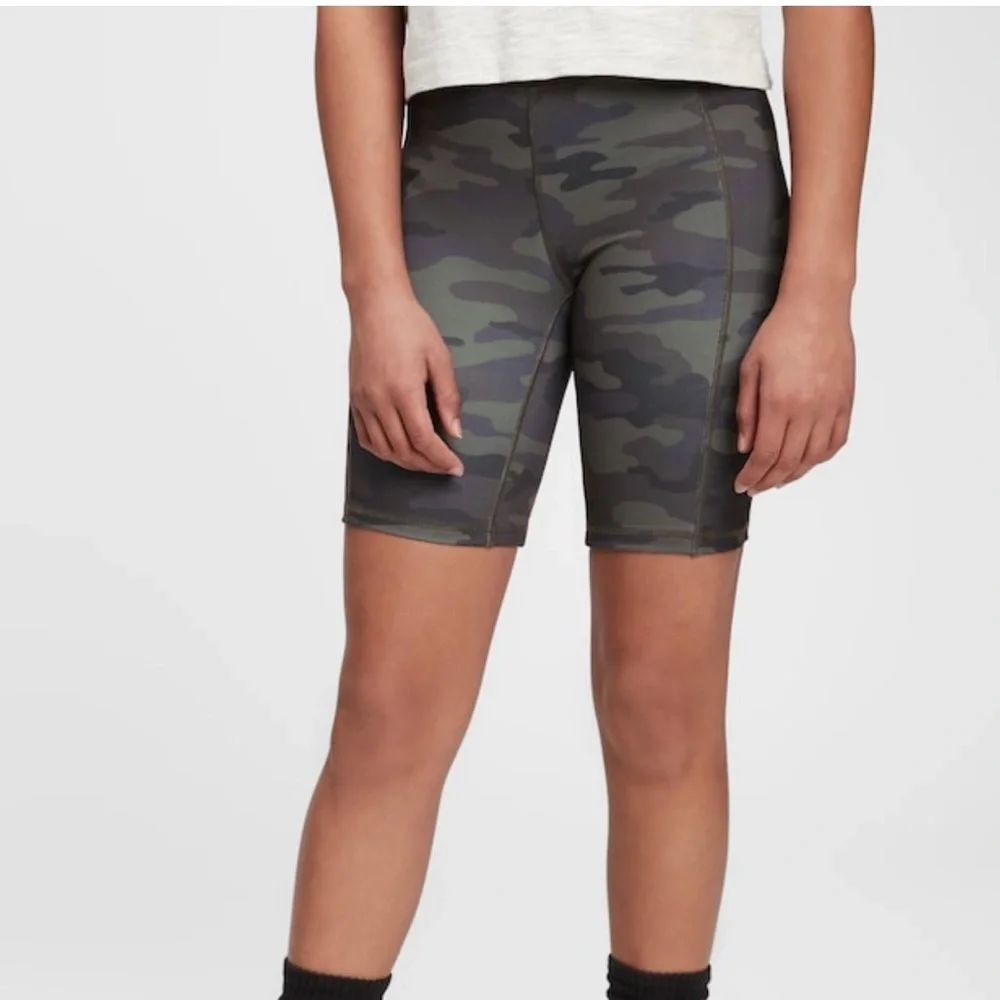 NWT GapFit Teen‎ Recycled High Waisted Green Camo Biker Shorts